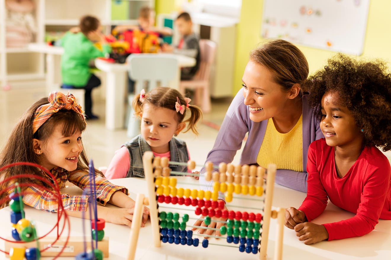 Daycare, Dayhome or a Nanny? Which is right for you?